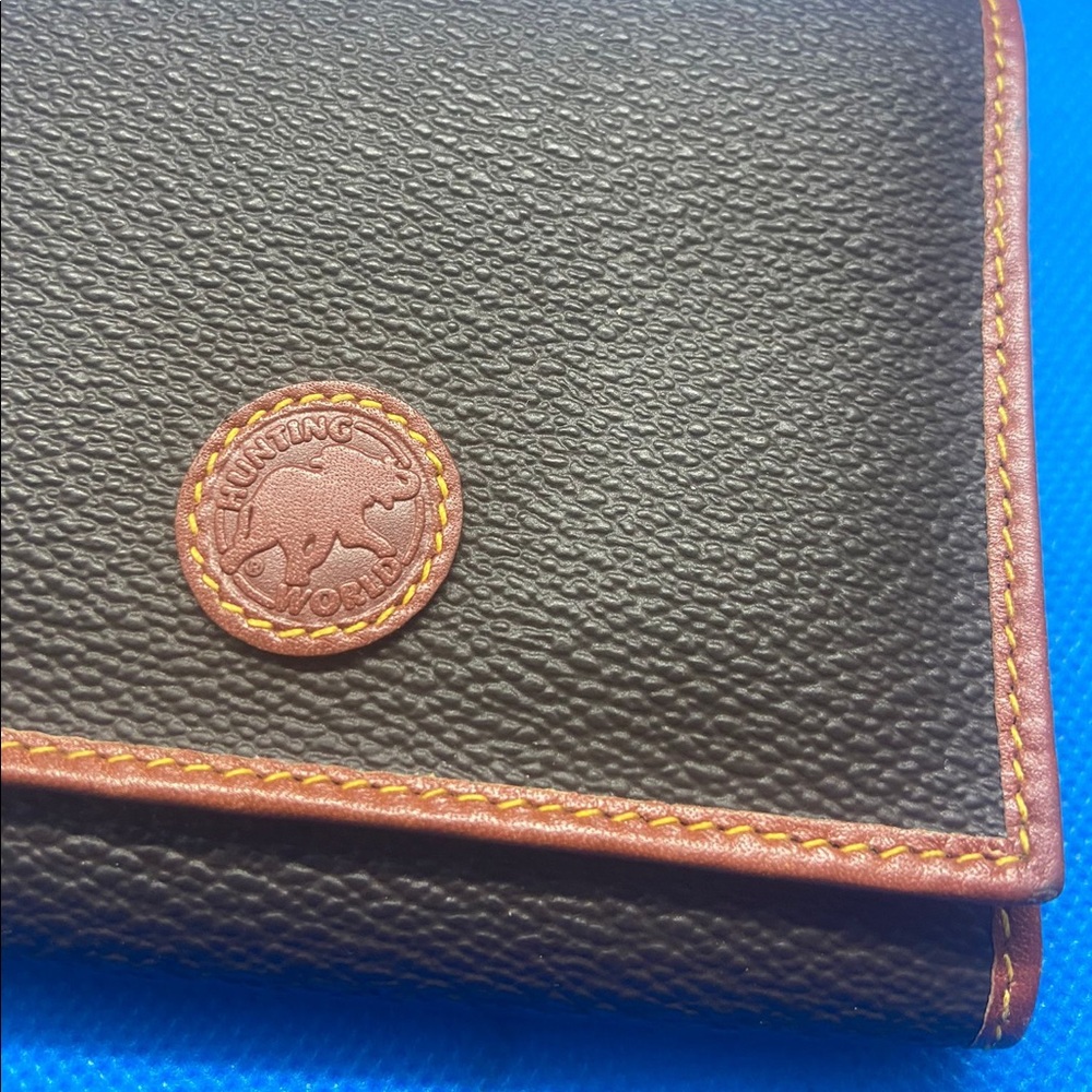 Hunting World brown leather trifold wallet‎